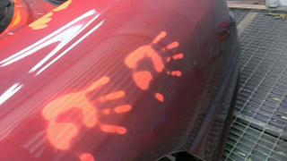 Illustration for article titled You Can Change The Color Of This Car With A Bottle Of Cold Water